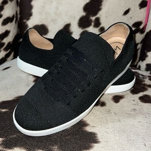 Lifestride Active Arch Black Sneakers in Size 8